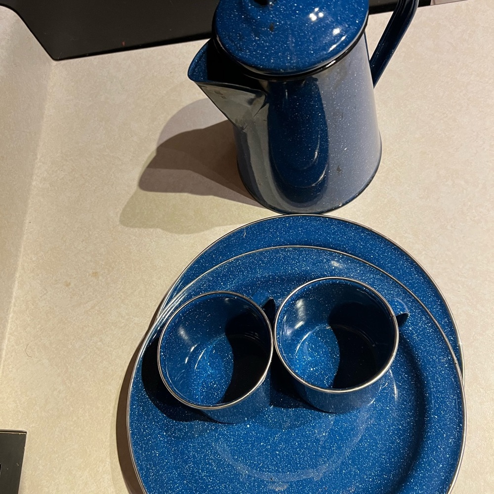 Camping Coffee Pot, 2 plates and 2 coffee cups.